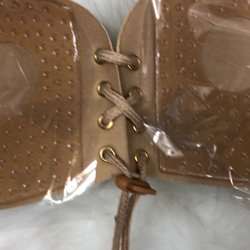 Kiss Bra Tan Adhesive Push Up Invisible B Cup NEW - Picture 5 of 8